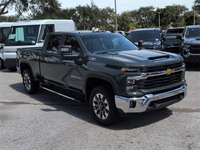 2025 Chevrolet Silverado 2500HD LT photo 2