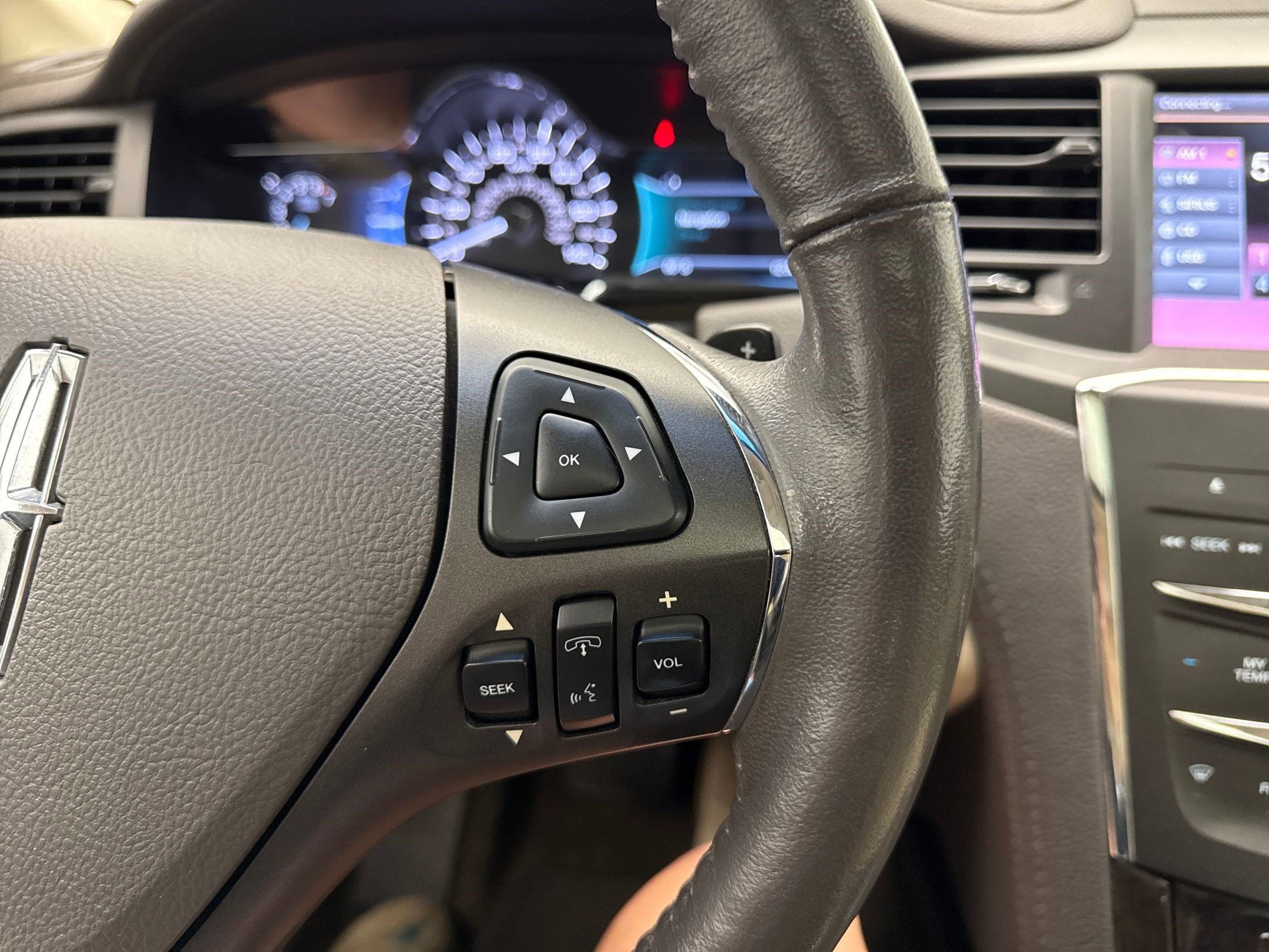 2014 Lincoln MKS EcoBoost photo 34