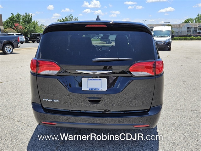 2025 Chrysler Voyager LX photo 10