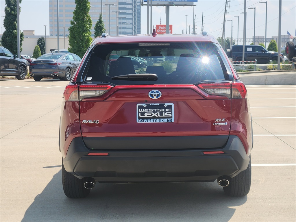 2021 Toyota RAV4 Hybrid XLE photo 2