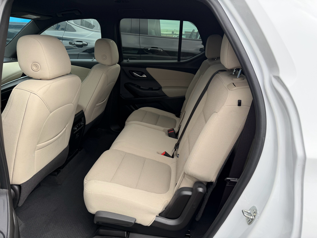 2022 Chevrolet Traverse LS photo 3
