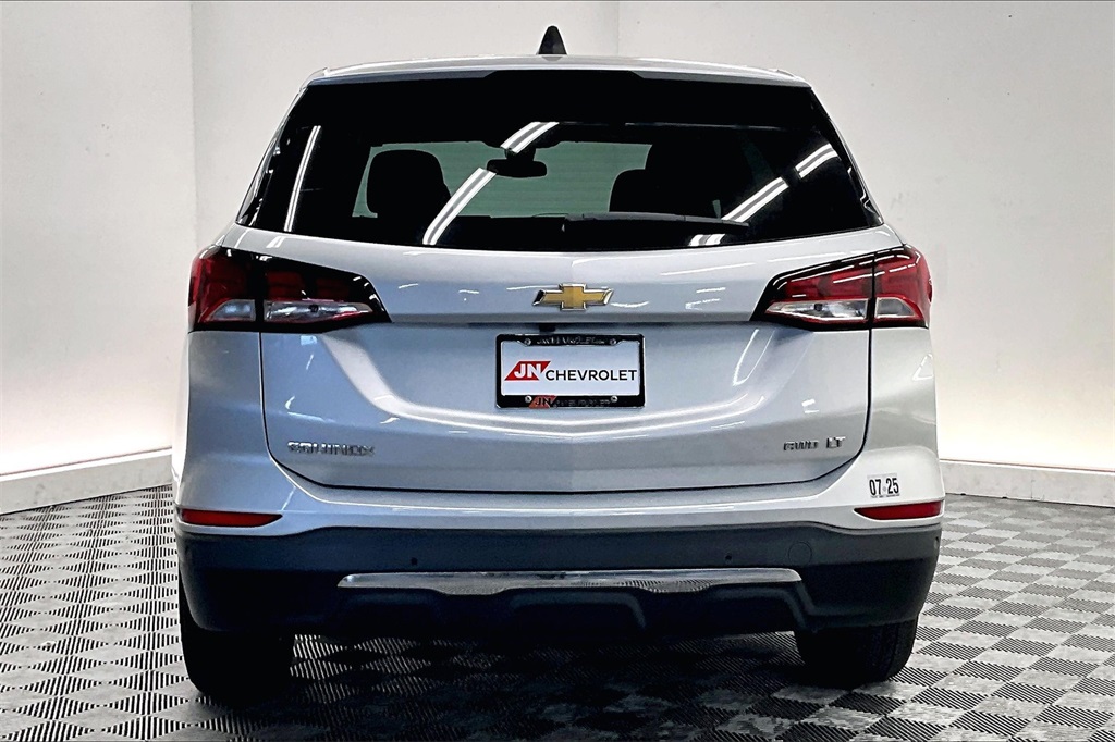 2022 Chevrolet Equinox LT photo 3