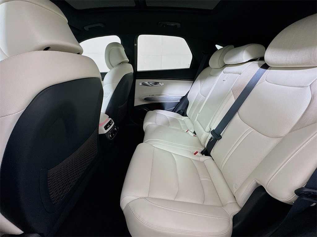 2024 Genesis Electrified GV70 Advanced photo 11