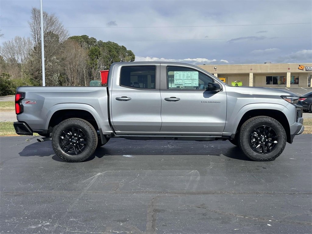 2025 Chevrolet Colorado Z71 photo 2