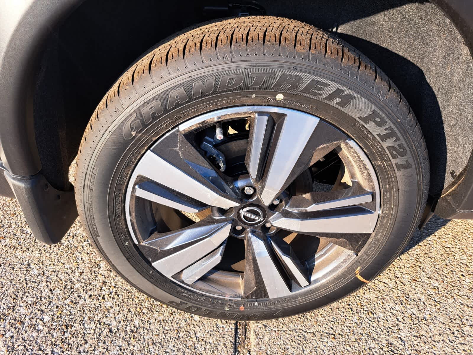 2025 Nissan Rogue SL photo 25