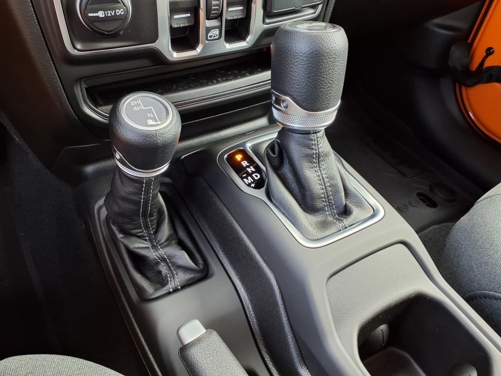 2025 Jeep Wrangler Sport S photo 13
