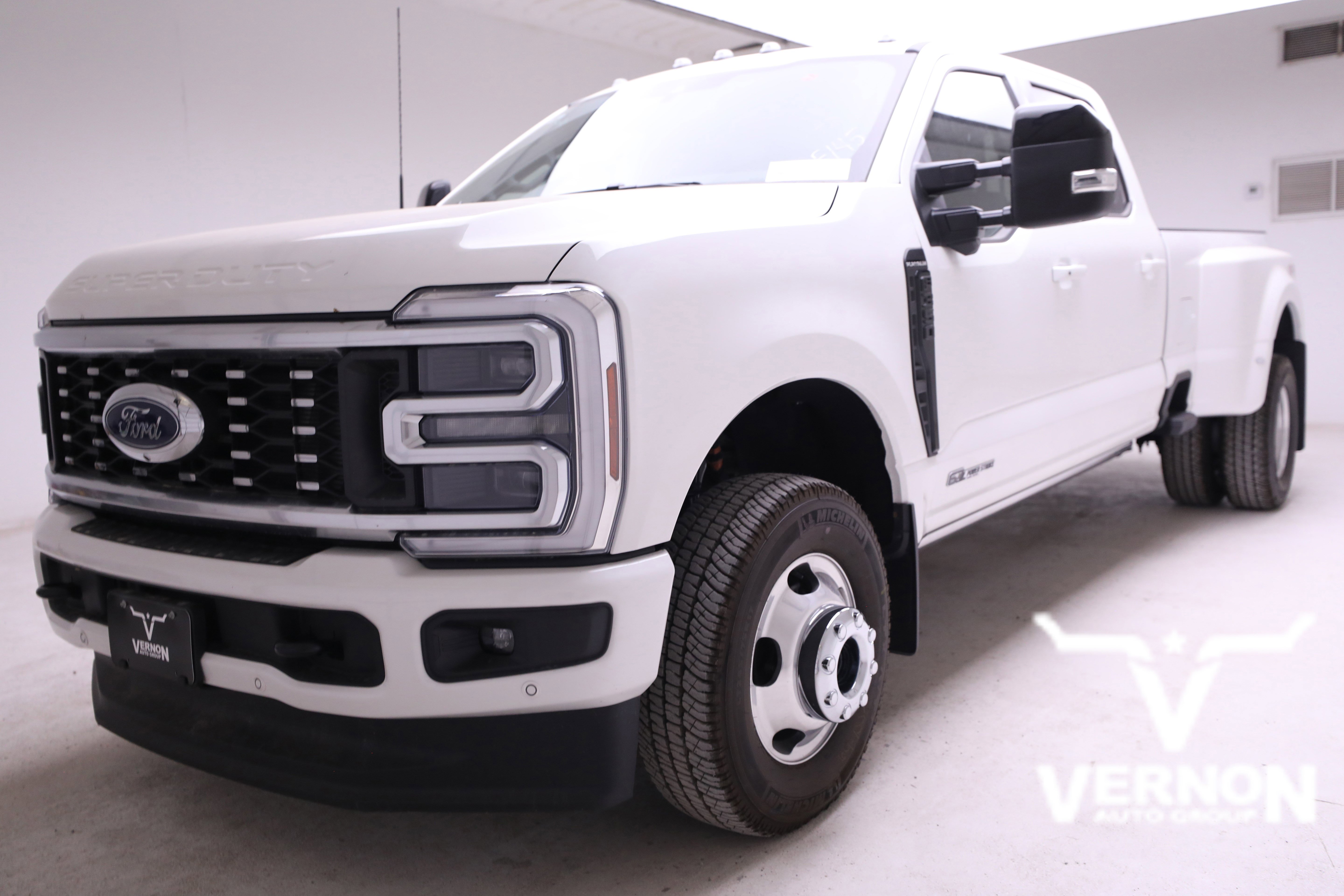 2026 Ford F-350 Super Duty Platinum's photo