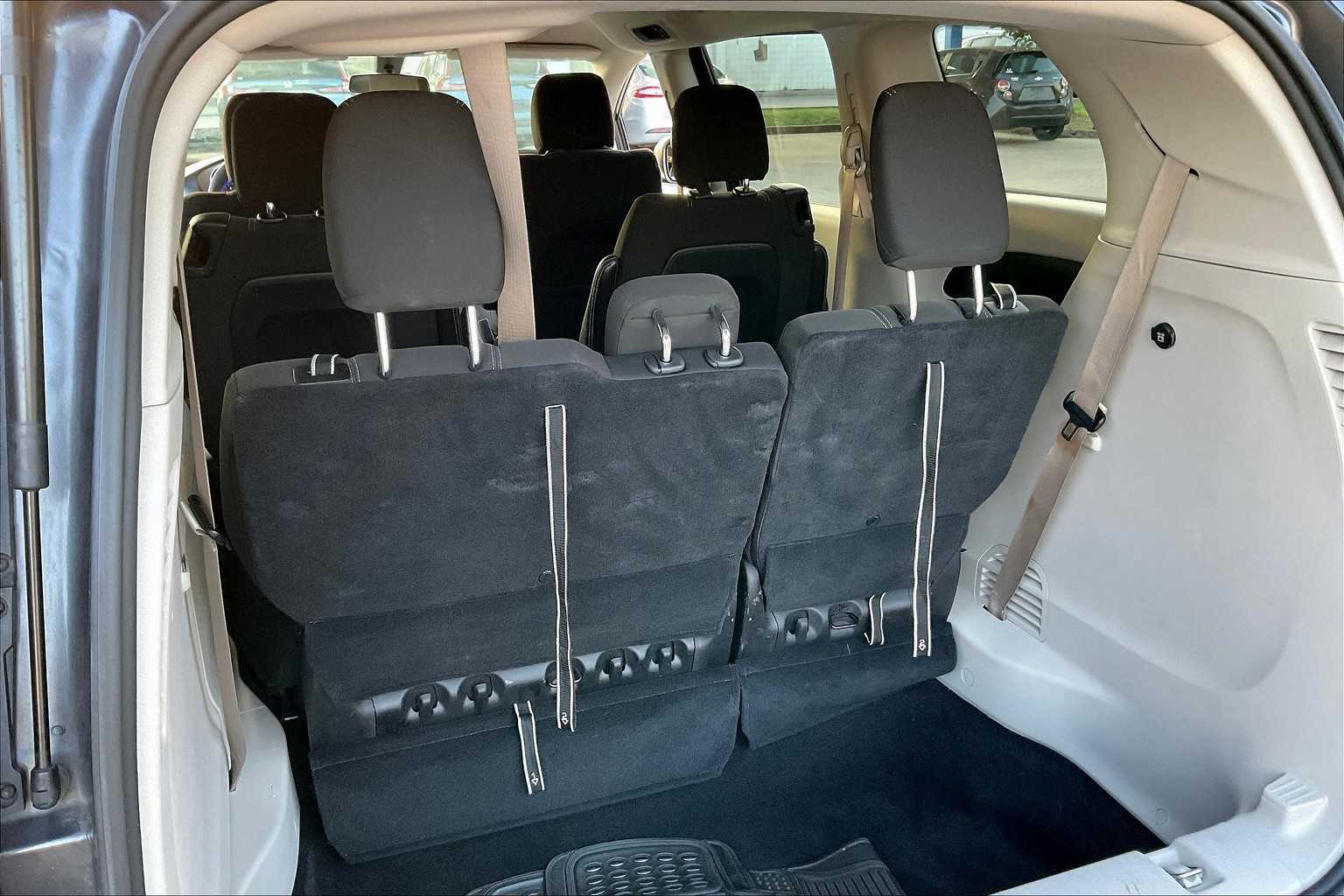 2022 Chrysler Voyager LX photo 31