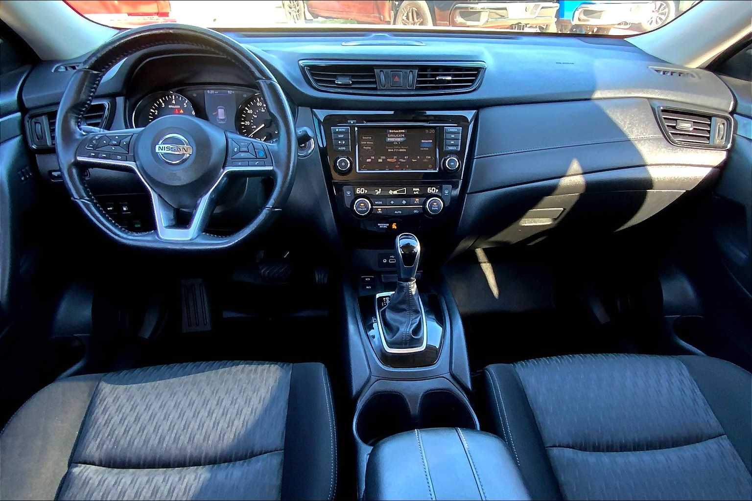 2020 Nissan Rogue SV photo 15