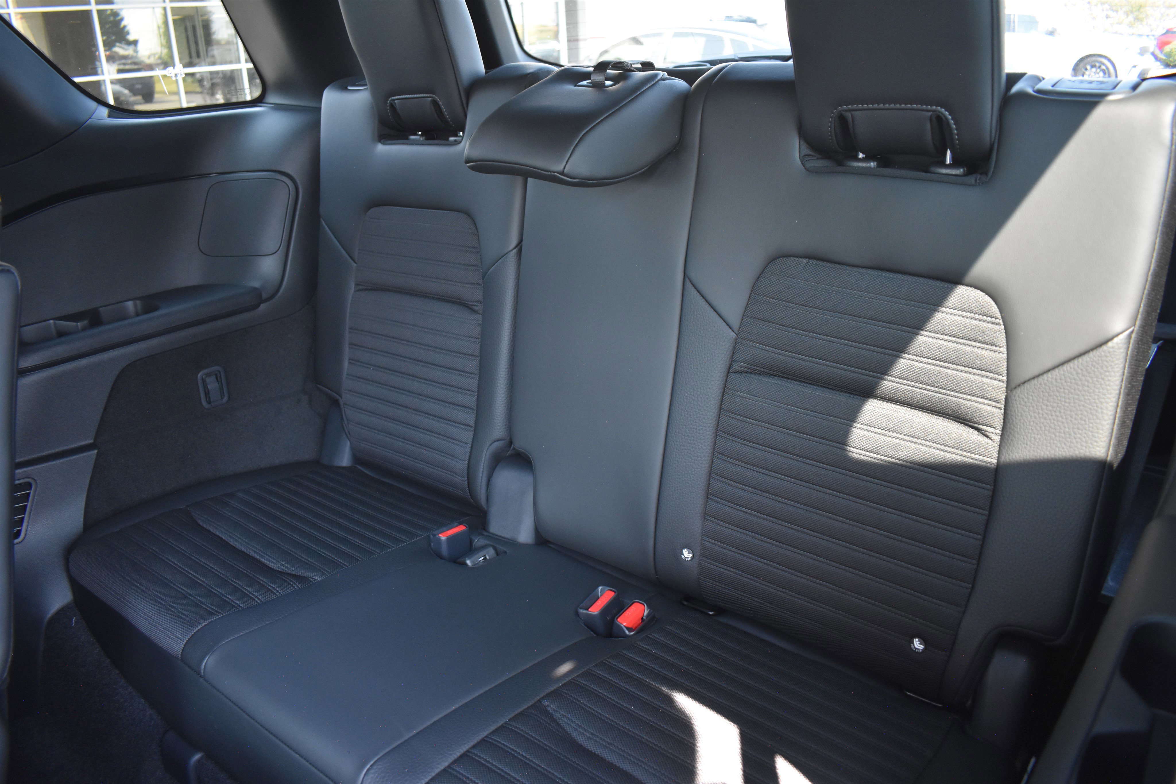 2025 Nissan Pathfinder SV photo 6