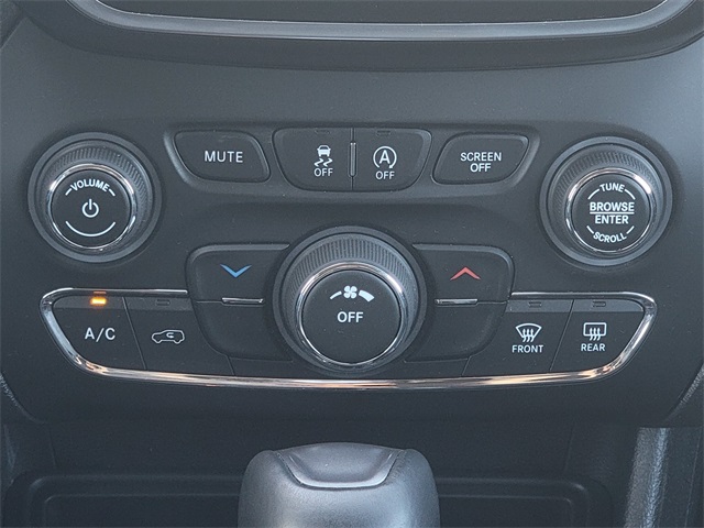 2020 Jeep Cherokee Latitude photo 22
