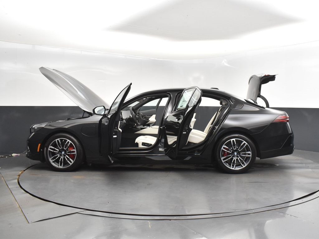 2026 Bmw 550e xDrive photo 43