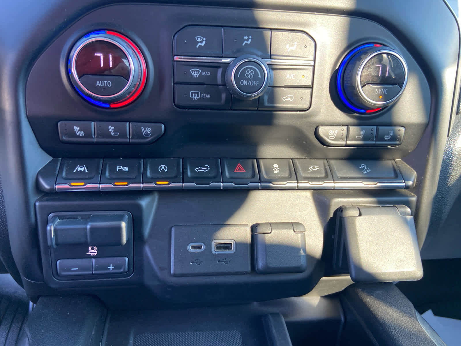 2021 Chevrolet Silverado 1500 LTZ photo 26