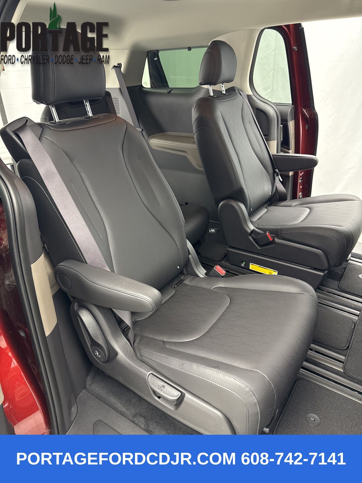 2025 Kia Carnival EX photo 24