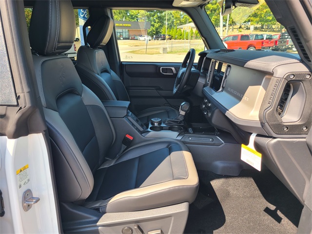 2025 Ford Bronco Outer Banks photo 17