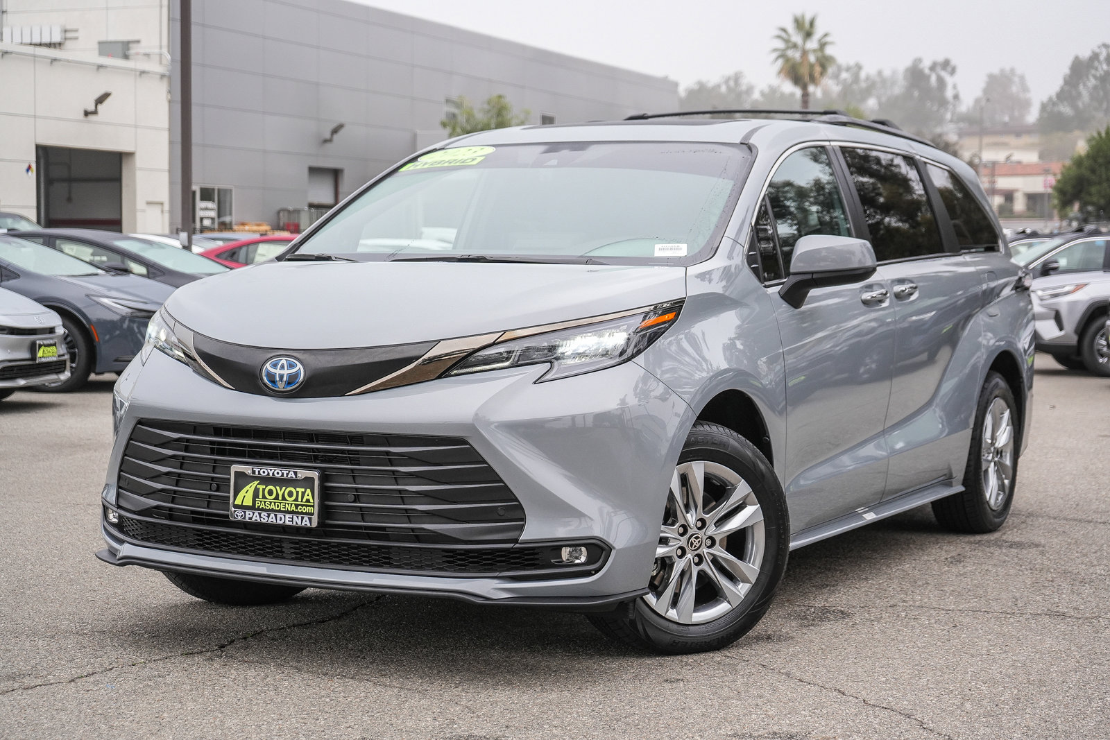 2023 Toyota Sienna Woodland Edition's photo