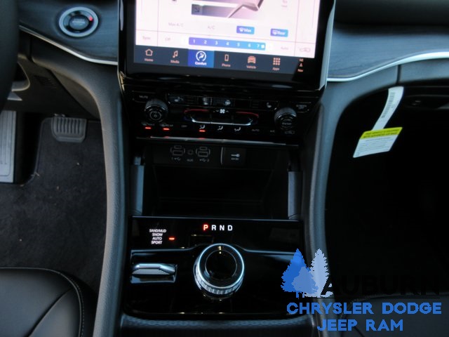2025 Jeep Grand Cherokee L photo 9