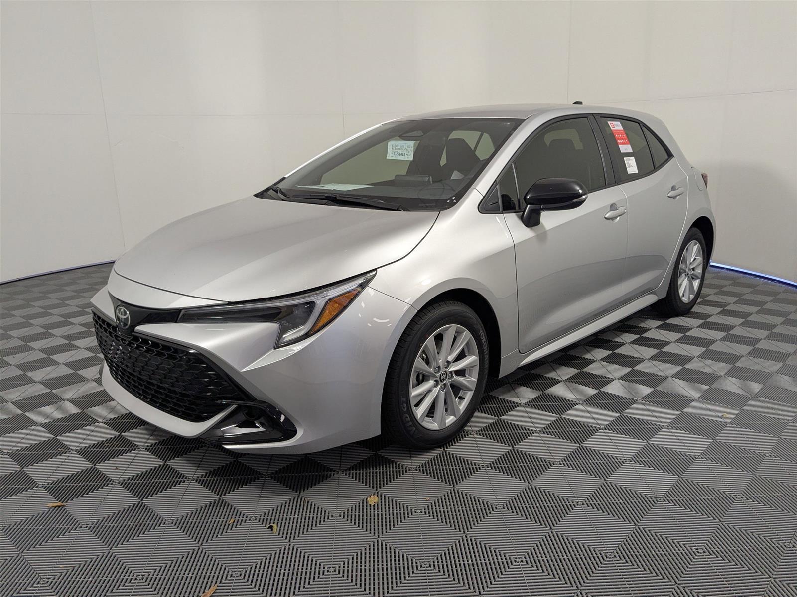 2026 Toyota Corolla Hatchback SE's photo