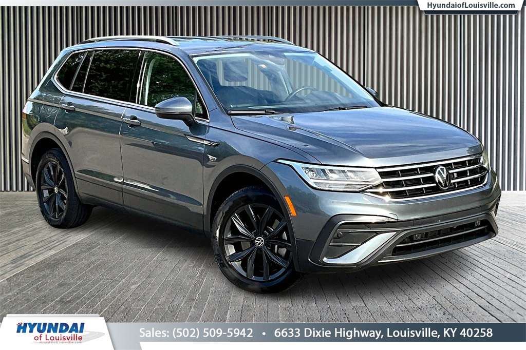 2024 Volkswagen Tiguan SE's photo