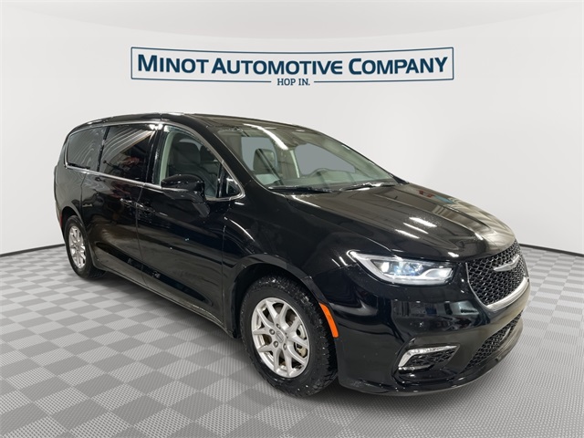 2024 Chrysler Pacifica Touring L's photo