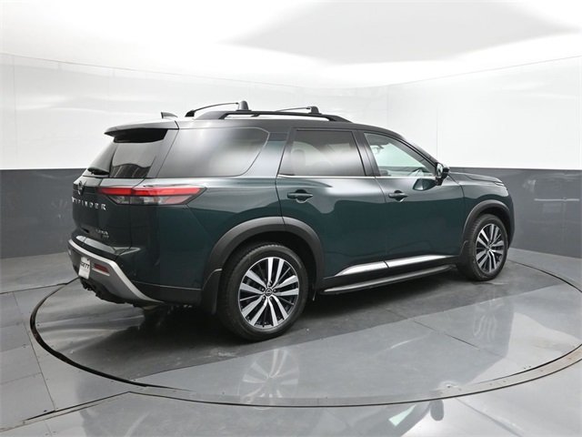 2022 Nissan Pathfinder Platinum photo 15