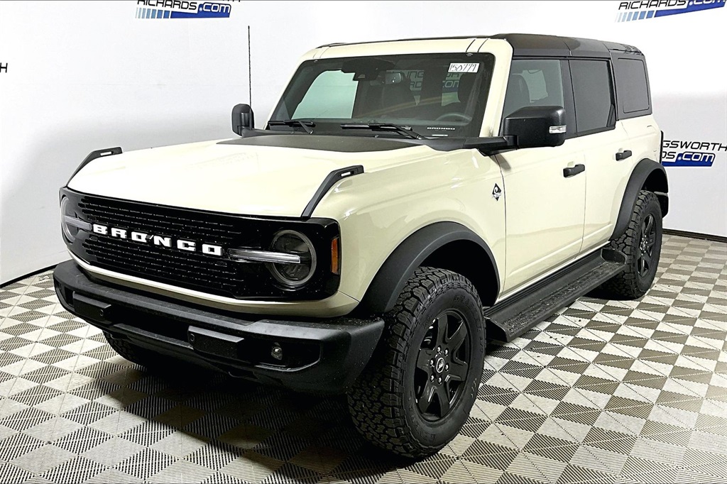 2025 Ford Bronco 4-Door Outer Banks's photo