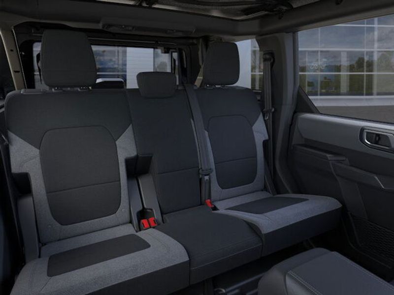 2025 Ford Bronco Base photo 9