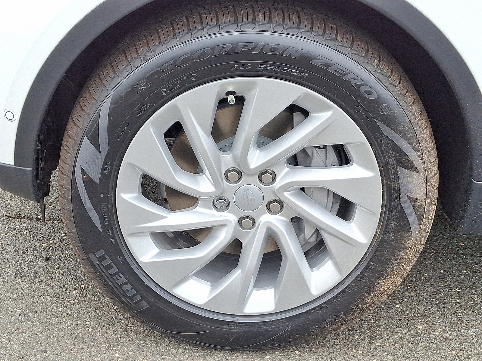 2025 Land Rover Discovery S photo 2