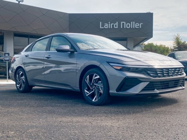 2025 Hyundai Elantra SEL Sport photo 2