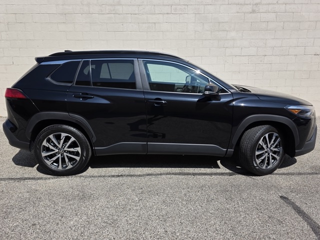 2022 Toyota Corolla Cross XLE photo 5