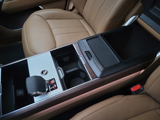 2025 Land Rover Range Rover SE photo 24