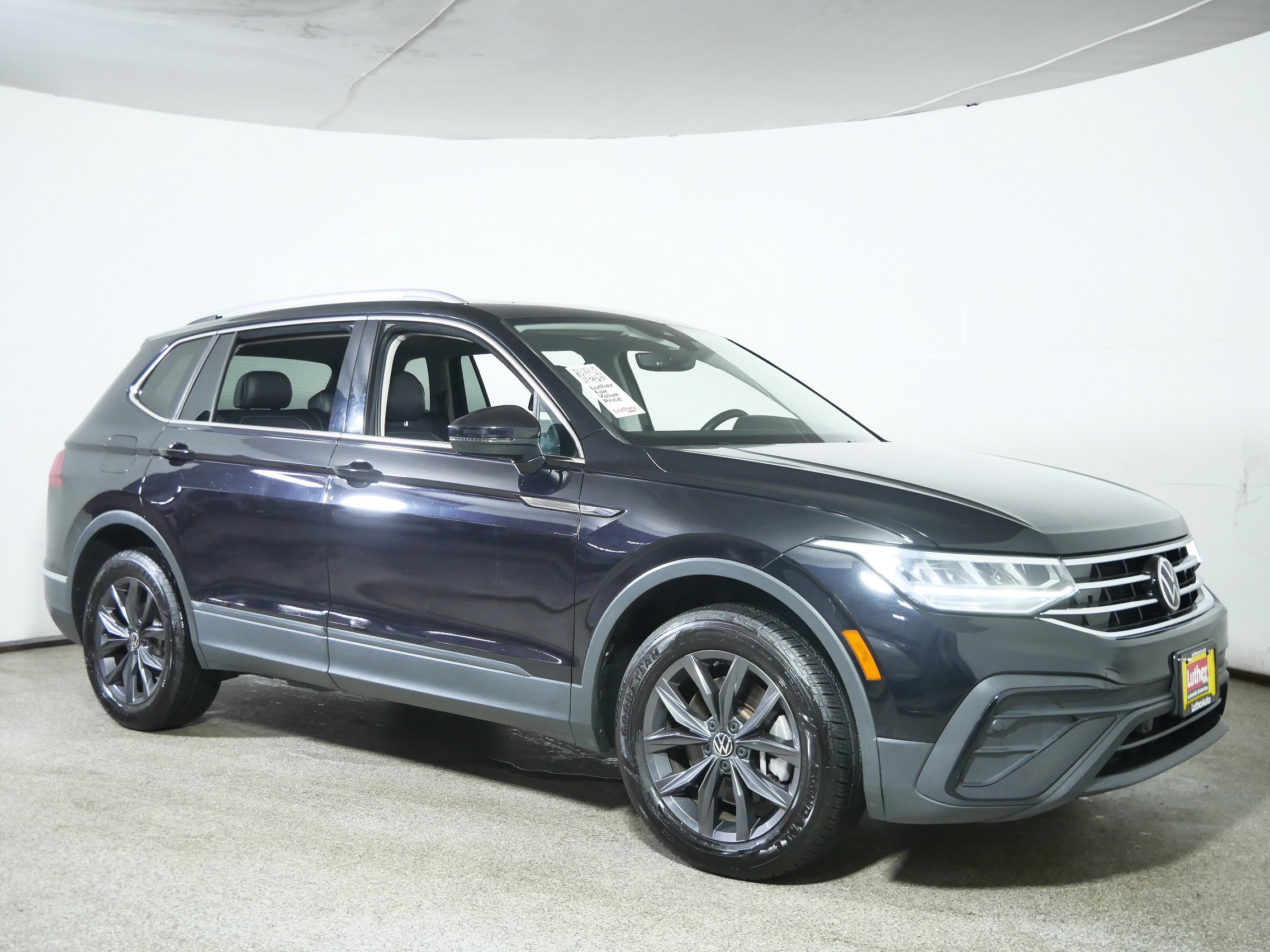 2022 Volkswagen Tiguan SE's photo