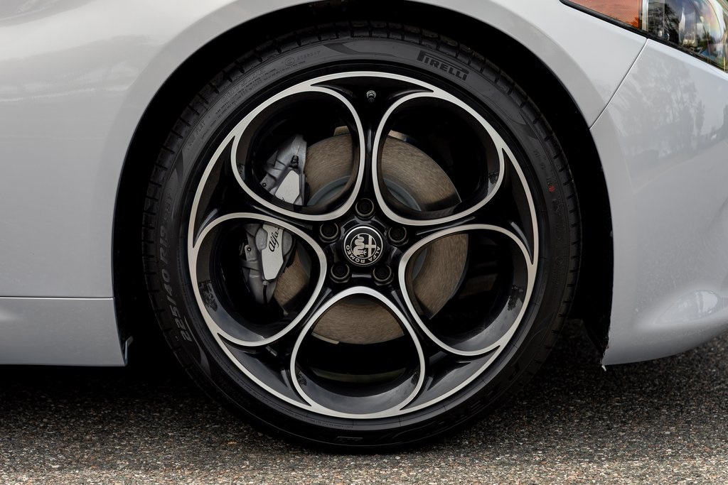 2025 Alfa Romeo Giulia Base photo 9