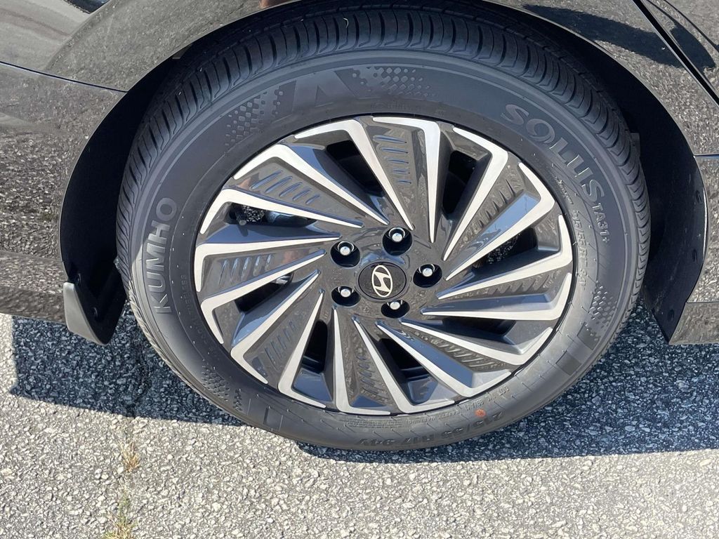 2025 Hyundai Sonata Hybrid Limited photo 4