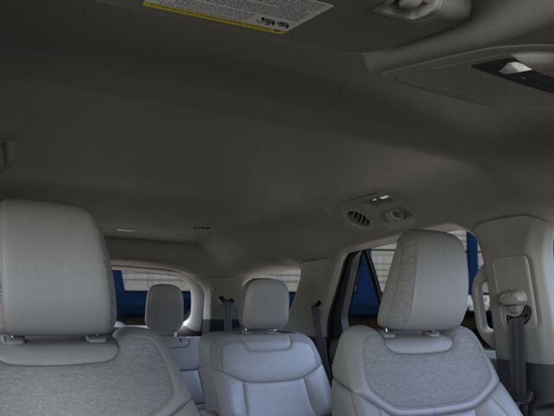 2025 Ford Explorer photo 16