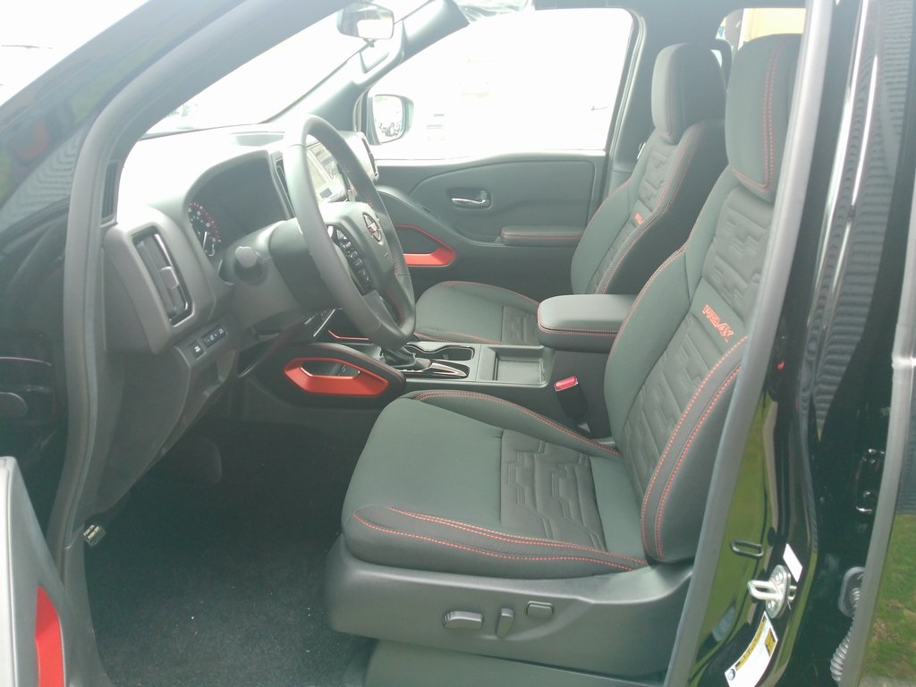 2025 Nissan Frontier Crew Cab PRO-4X photo 8