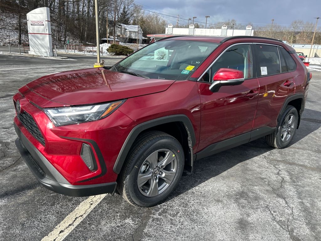 2025 Toyota RAV4 XLE's photo