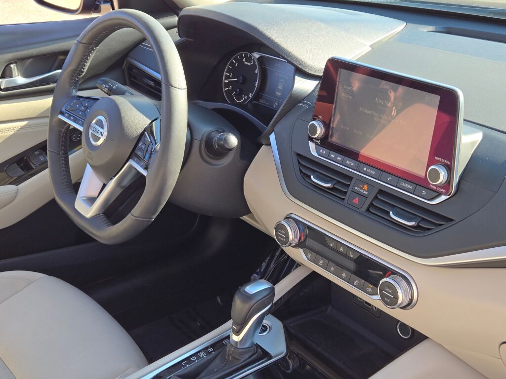 2020 Nissan Altima 2.5 SV photo 6