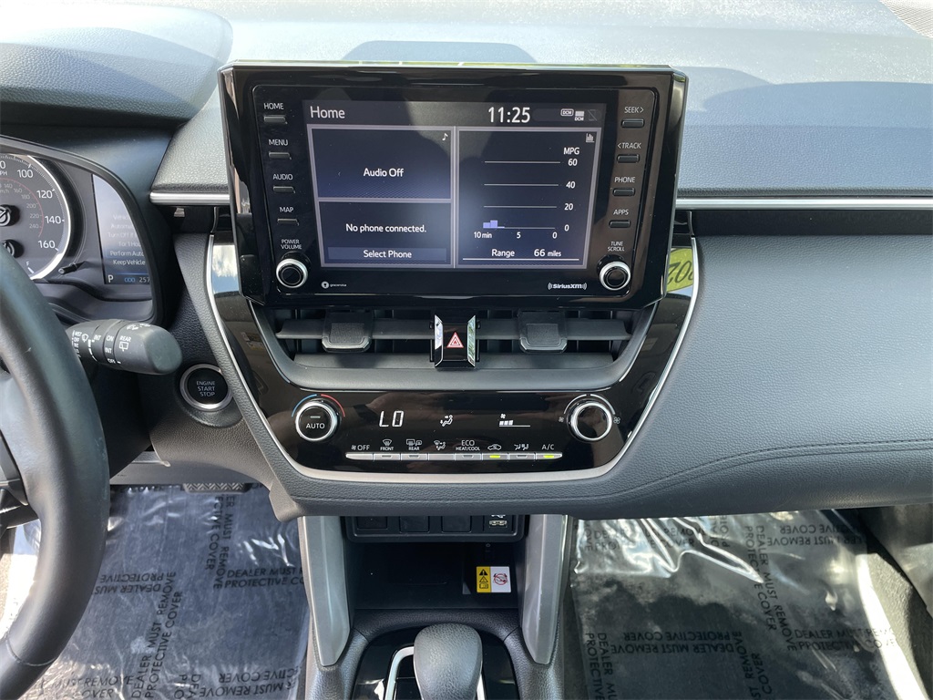 2022 Toyota Corolla Cross LE photo 25