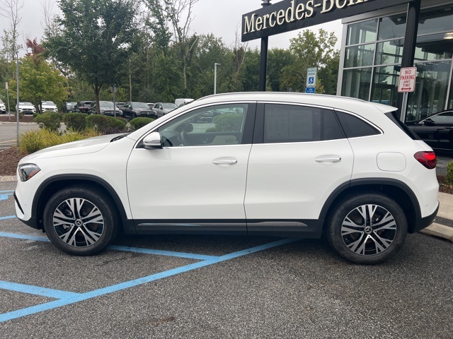 2025 Mercedes Benz GLA 250 4MATIC photo 2
