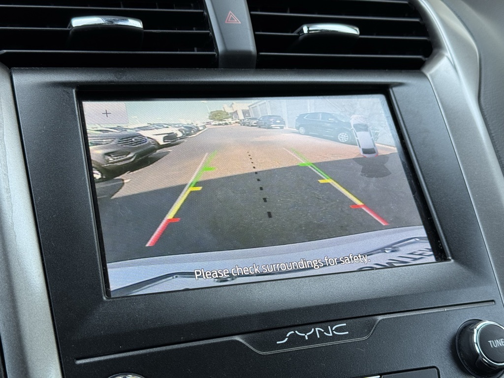 2020 Ford Fusion SEL photo 26