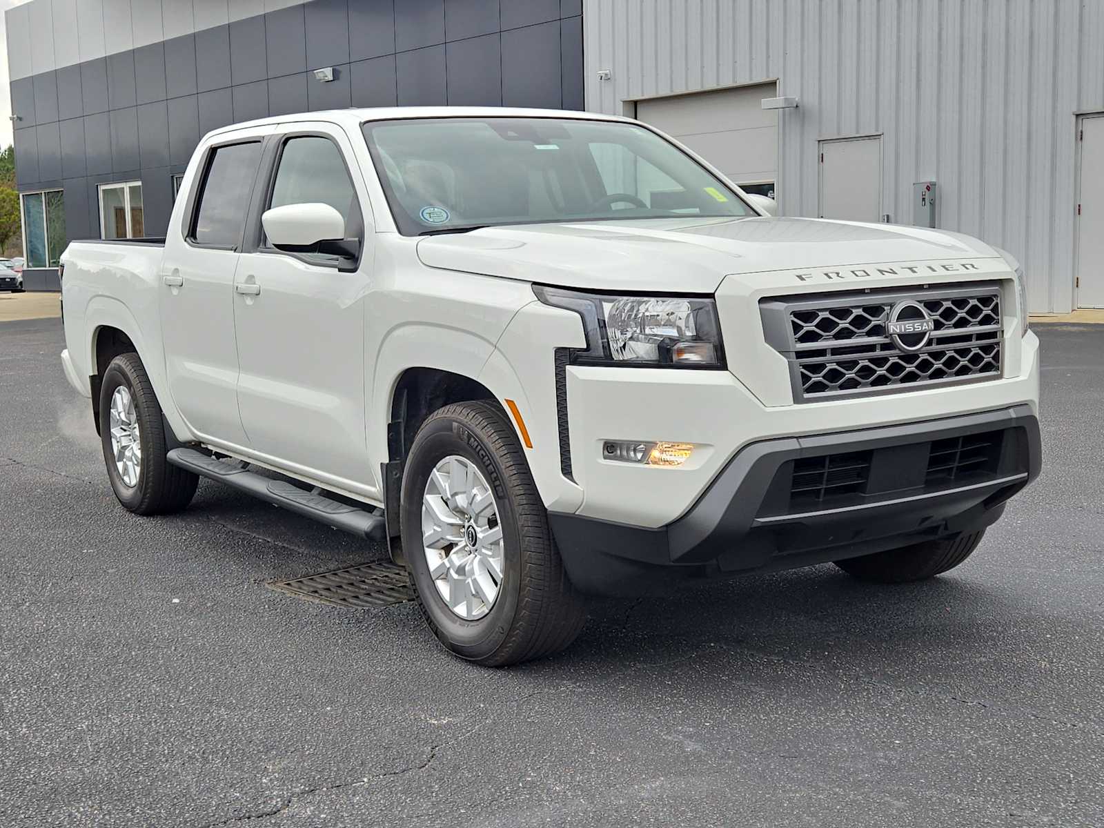 2022 Nissan Frontier SV's photo