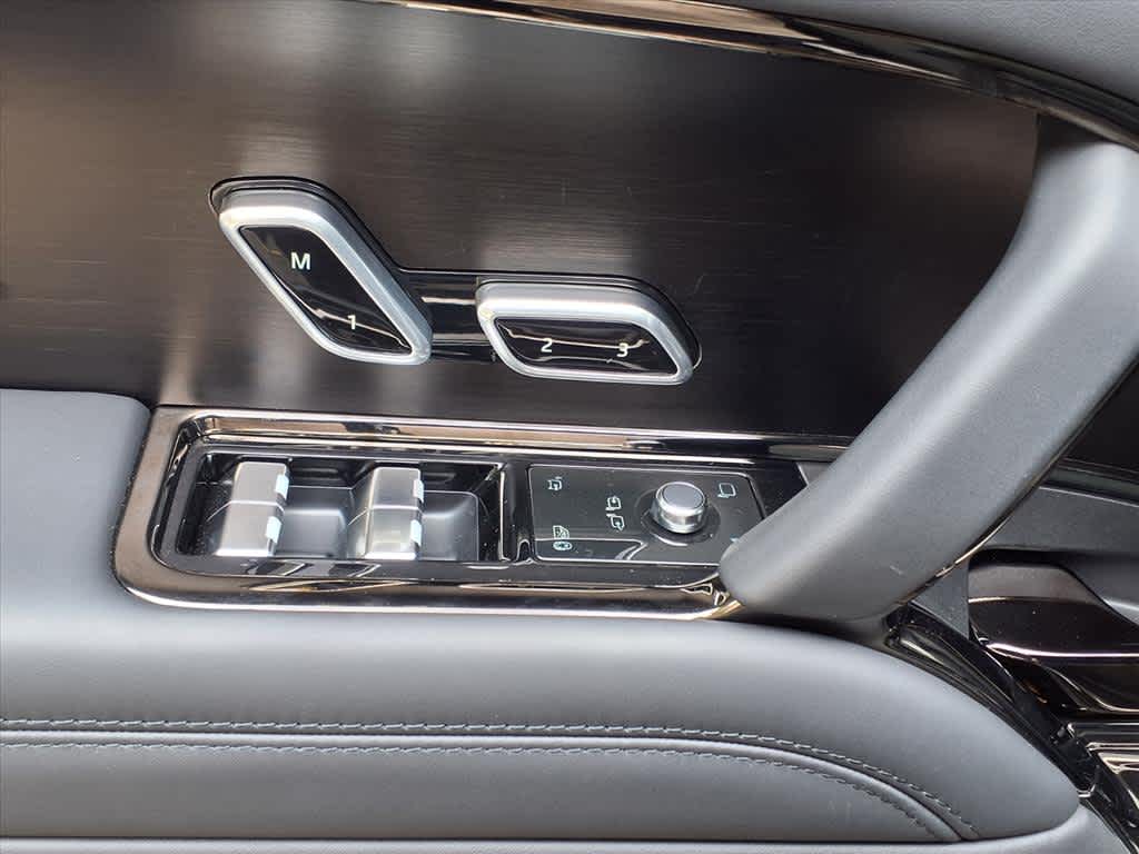 2025 Land Rover Range Rover SV - Photo 13