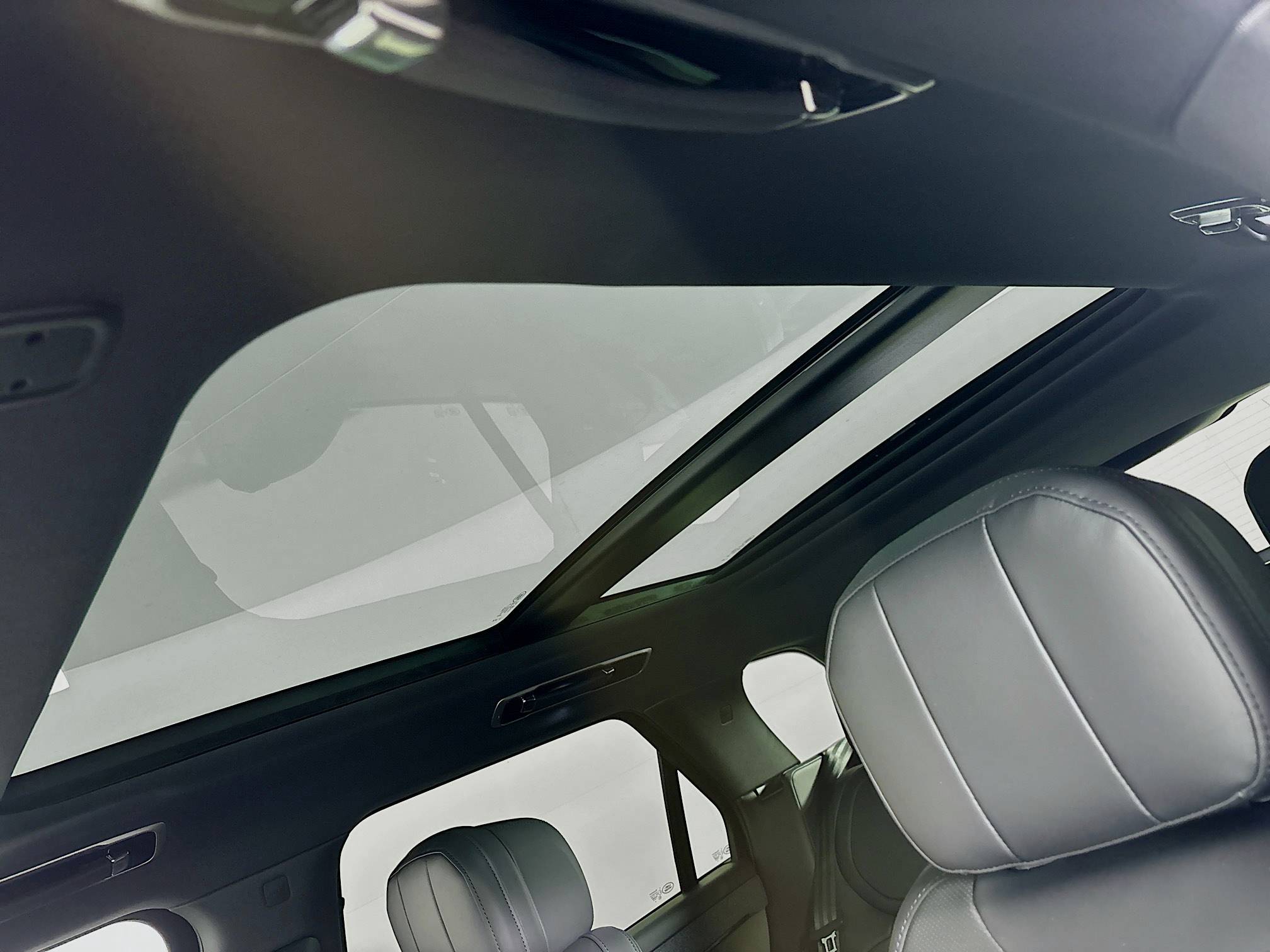 2025 Land Rover Range Rover Sport SE photo 14