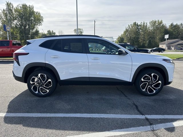 2025 Chevrolet Trax photo 4
