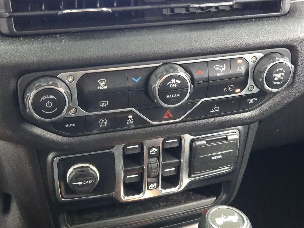 2024 Jeep Wrangler Sport S photo 27