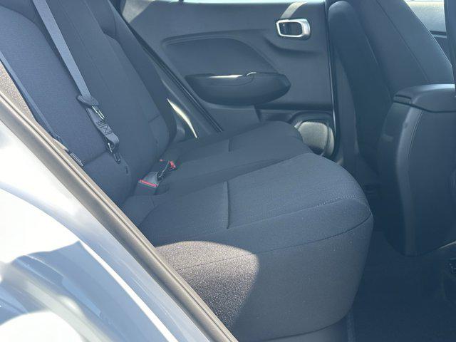 2025 Hyundai Venue SE photo 4