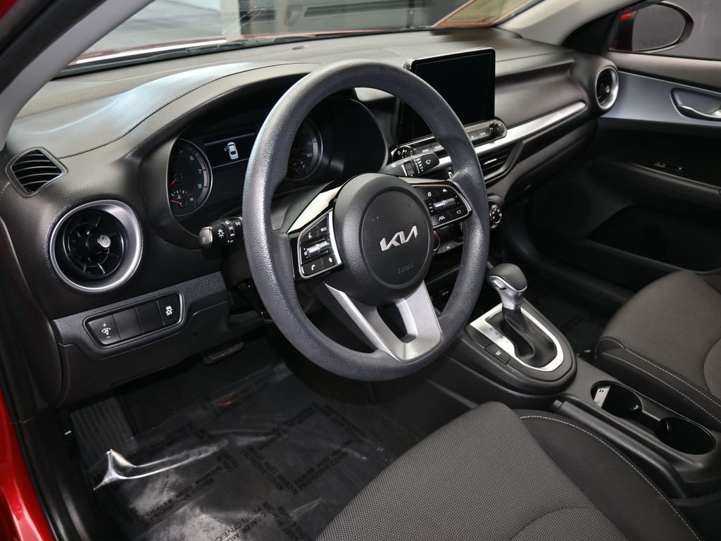 2023 Kia Forte LXS photo 2