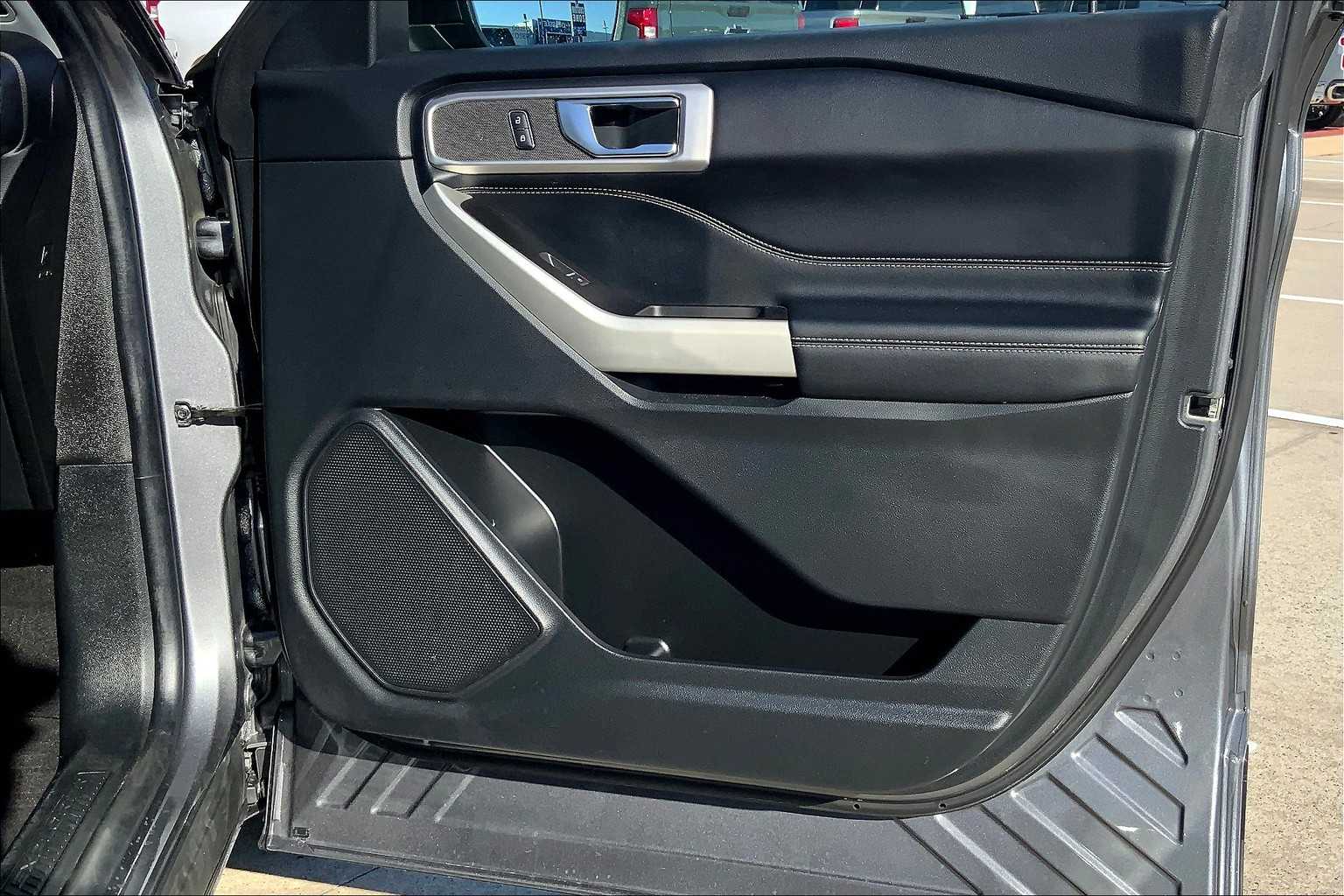 2021 Ford Explorer XLT photo 19