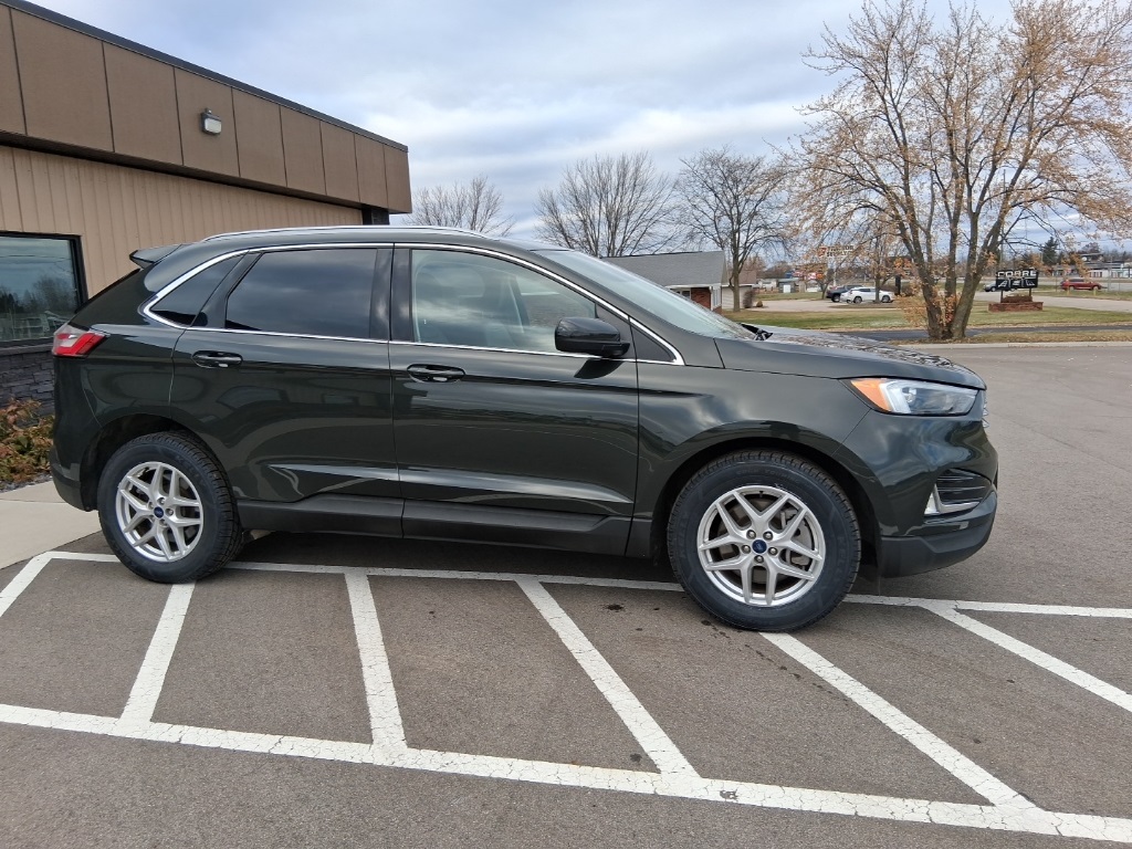 2022 Ford Edge SEL photo 4